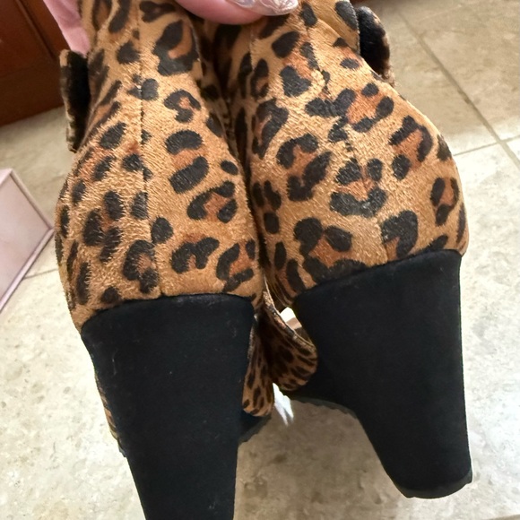 Boutique by Corkys Women's Leopard Print Wedge Sandals - size 10 - Picture 5 of 16